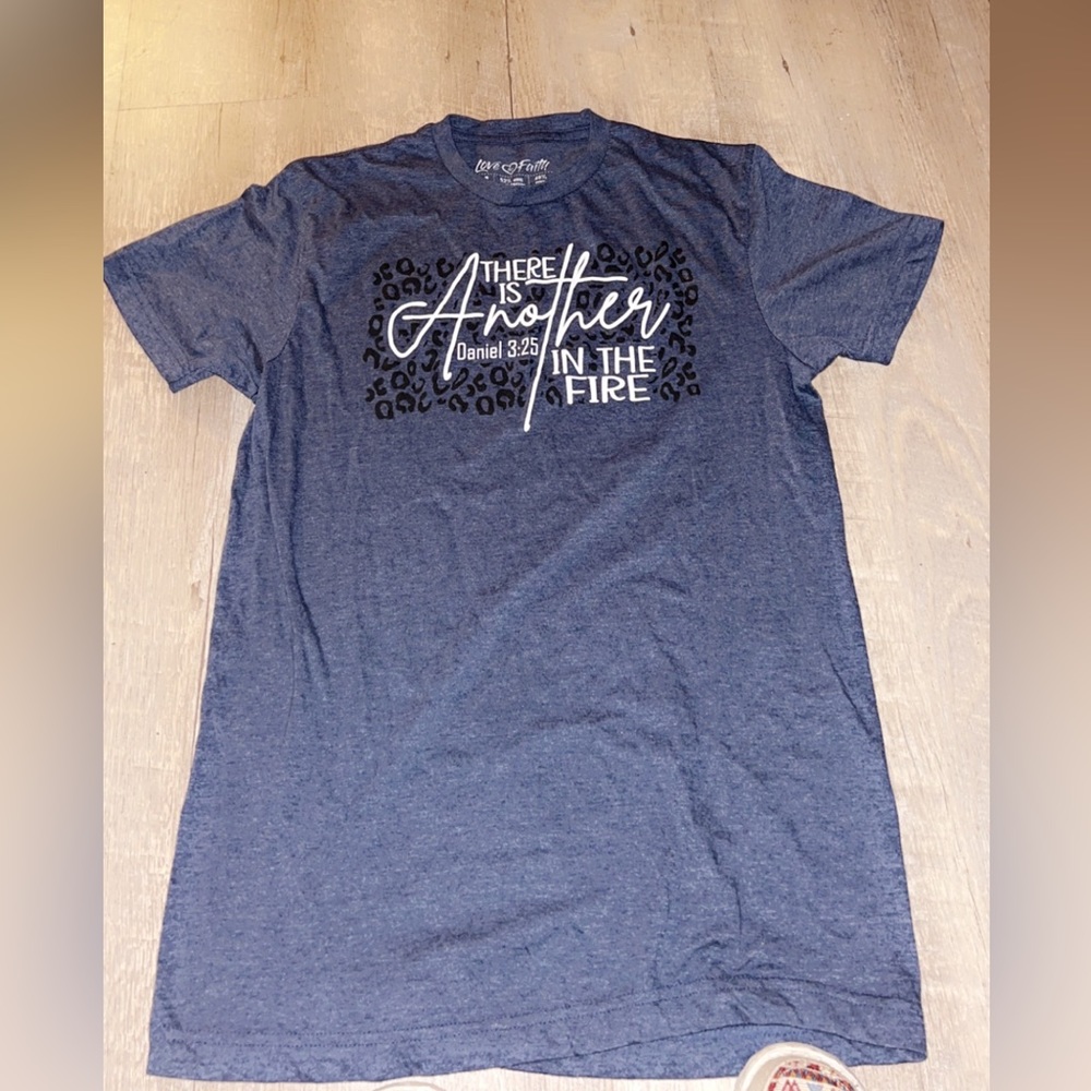Grey t shirt